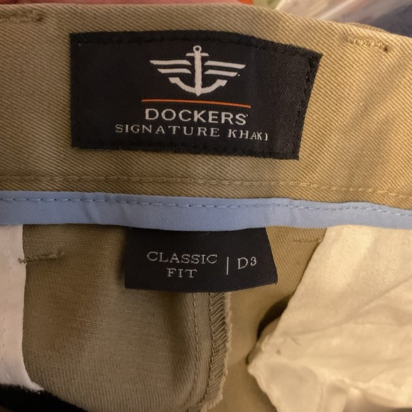 Men's Dockers Signature Khakis Classic Fit Pleated Front Size 34 X 30 - Picture 4 of 7